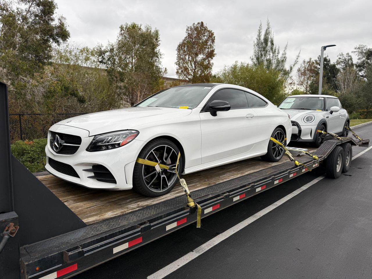 Mercedes-Benz coupe and Mini secured side-by-side on the Shoppiis trailer, side profile